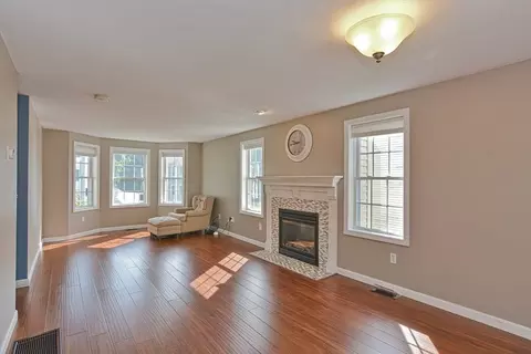 37 Nutmeg Dr, Worcester, MA 01603 photo 10