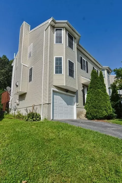 37 Nutmeg Dr, Worcester, MA 01603 photo 2