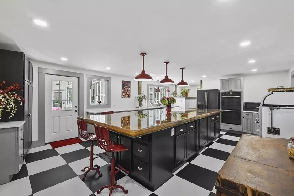  16 W Main St, Groton, MA 01450 photo 9