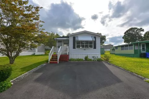 49 Holly Rd, Taunton, MA 02780