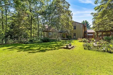 28 Crandall Rd, Tiverton, RI 02878