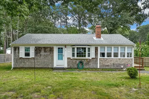 4 Lake Dr, Dennis, MA 02660