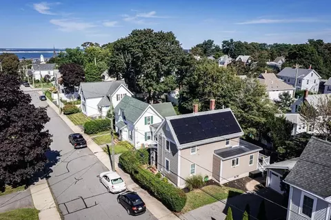 30 Vernon St, Plymouth, MA 02360
