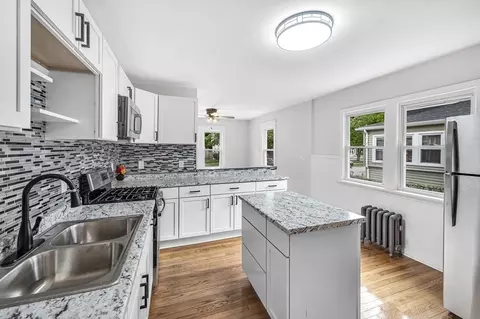 60 Norman St, Springfield, MA 01104 photo 9