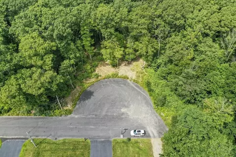 1 Oakwood Drive, Webster, MA 01570