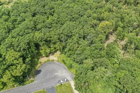 2 Oakwood Drive, Webster, MA 01570