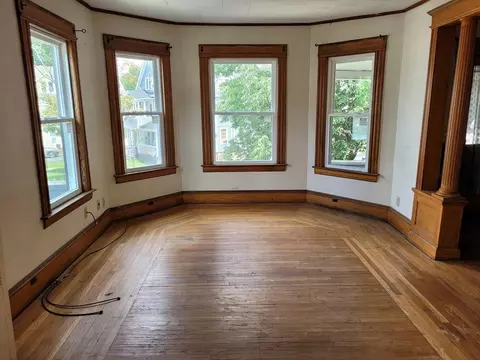 602 White St, Springfield, MA 01108 photo 4