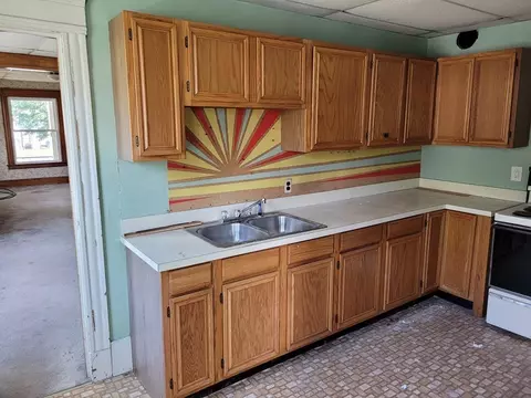602 White St, Springfield, MA 01108 photo 8
