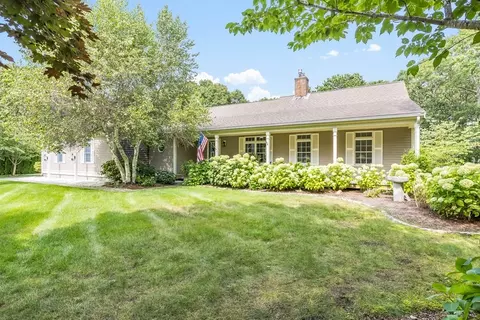 20 Courtney Rd, Harwich, MA 02645