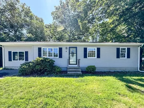 5 Lavender Ln, Springfield, MA 01129