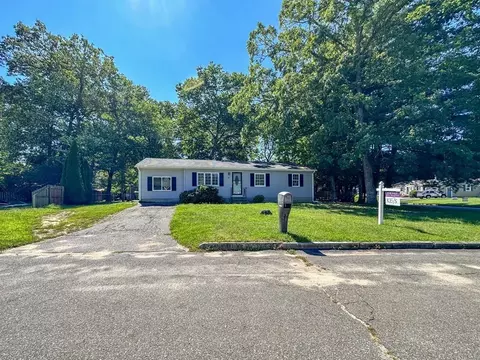 5 Lavender Ln, Springfield, MA 01129 photo 2
