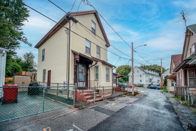 9 L St, Lowell, MA 01850