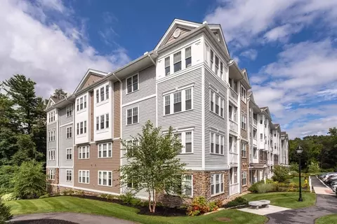 4 Francis Dr #204, Andover, MA 01810