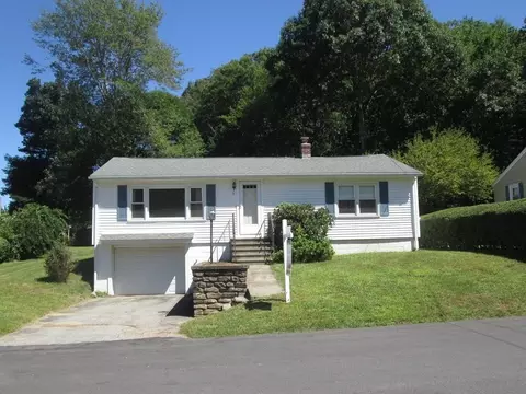 11 Ellen St, Webster, MA 01570 photo 2