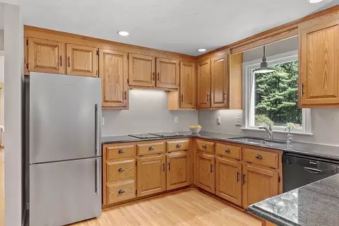 46 W River St, Upton, MA 01568 photo 9