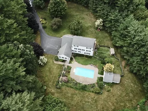 46 W River St, Upton, MA 01568 photo 3