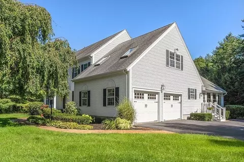 46 W River St, Upton, MA 01568 photo 2