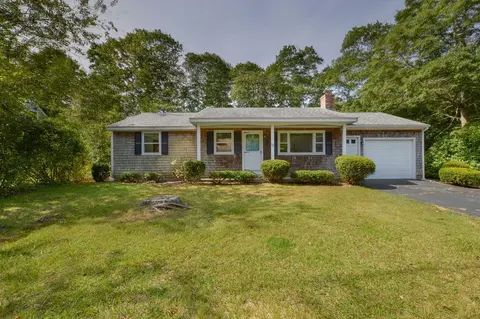 98 E Harbor Dr, Falmouth, MA 02536
