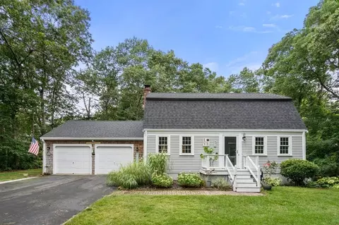 51 White Oak Dr, Plymouth, MA 02360