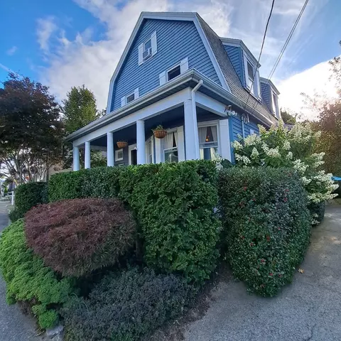 94 Pine St, Swampscott, MA 01907
