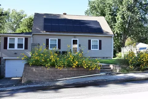 8 Ellis St, Dudley, MA 01571