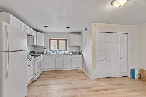 51 Wilson St, Worcester, MA 01604 photo 11