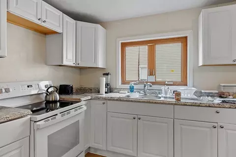 51 Wilson St, Worcester, MA 01604 photo 9
