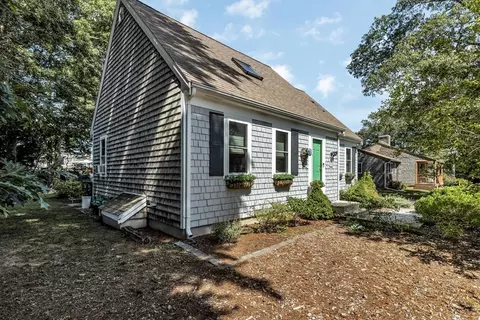 212 James Cir, Mashpee, MA 02649 photo 2