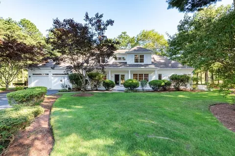 6 Ivy Ln, Sandwich, MA 02563