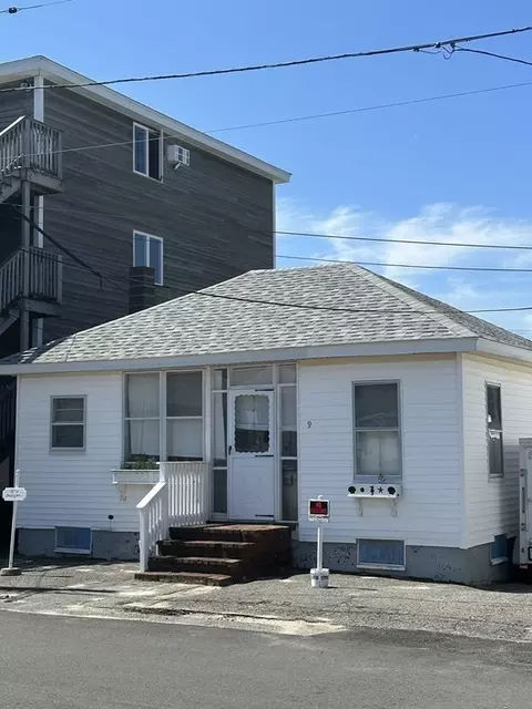 9 Shea St, Salisbury, MA 01952