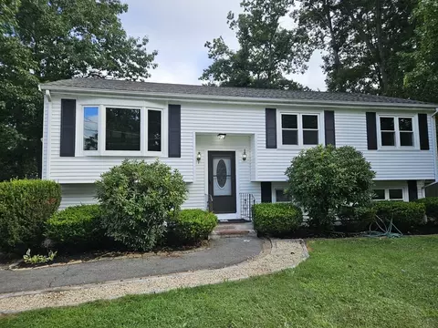 4 Alexander St, Brockton, MA 02302
