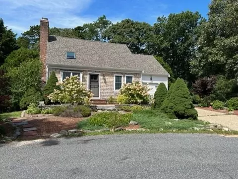 20 Deveau Ln, Yarmouth, MA 02675