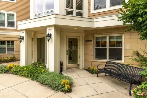 2 St Paul St #201, Brookline, MA 02446