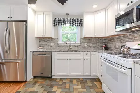 31 Pleasant St, Upton, MA 01568 photo 3