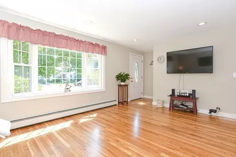 31 Pleasant St, Upton, MA 01568 photo 10