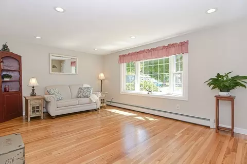 31 Pleasant St, Upton, MA 01568 photo 11
