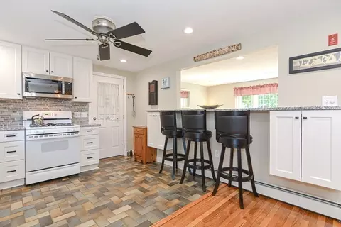 31 Pleasant St, Upton, MA 01568 photo 5