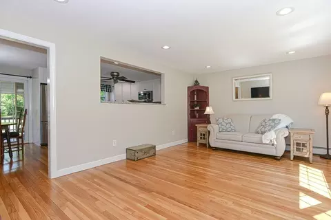 31 Pleasant St, Upton, MA 01568 photo 8