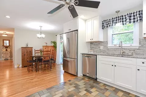 31 Pleasant St, Upton, MA 01568 photo 4