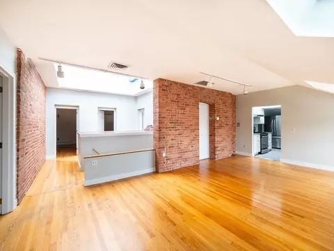 465 Washington St #7, Brookline, MA 02446