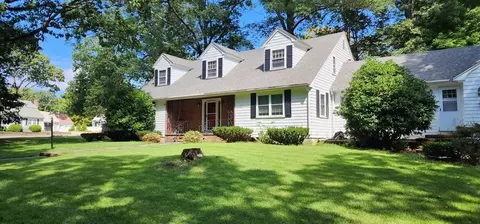 3 Maywood Rd, Holbrook, MA 02343