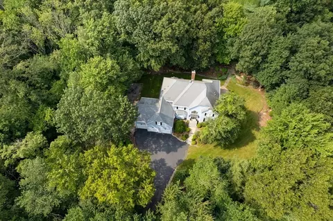 30 Blackthorn Rd, Shrewsbury, MA 01545