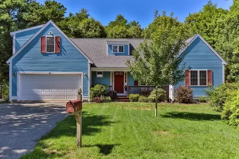44 Pinewood Dr, Falmouth, MA 02536