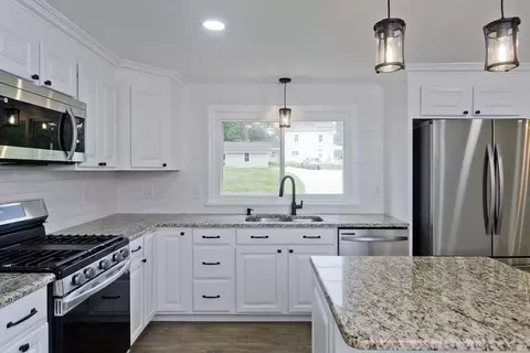 5 Ely Ave, West Springfield, MA 01089 photo 5