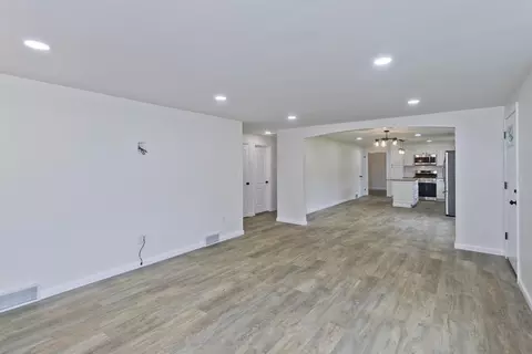 5 Ely Ave, West Springfield, MA 01089 photo 14