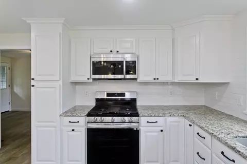 5 Ely Ave, West Springfield, MA 01089 photo 8