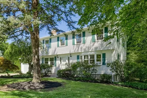 4 Ruthen Cir, Shrewsbury, MA 01545