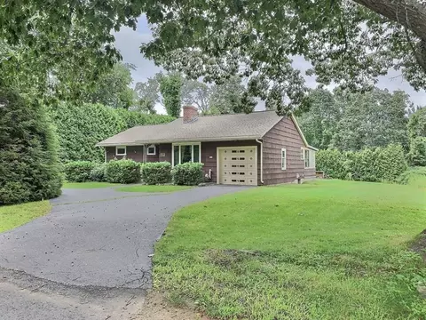 330 Holllis Rd, Lunenburg, MA 01462