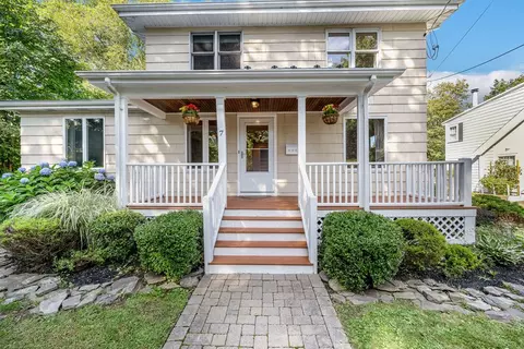 7 Vernon St, Braintree, MA 02184