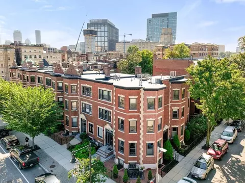 909 Beacon St #4, Boston, MA 02215